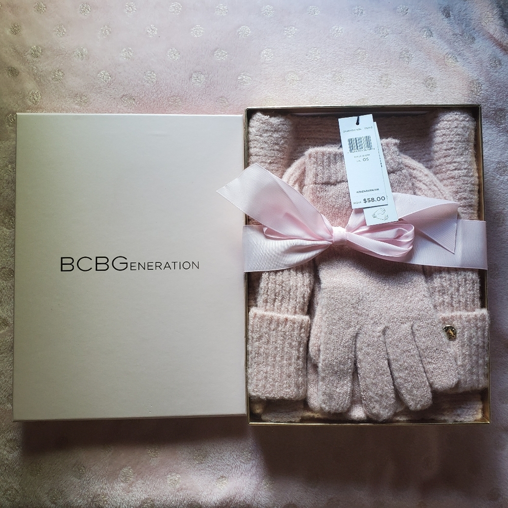 NWT BCBGeneration Hat, Gloves, and Scarf Gift Set